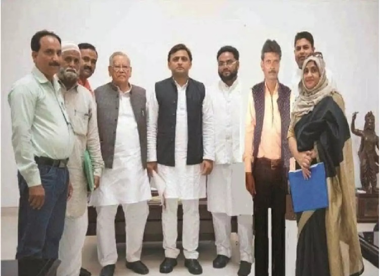 Urdu Bharti: कई साल से नौकरी के लिए भटक रहे हैं 4 हजार उर्दू शिक्षक, काट रहे हैं कोर्ट के चक्कर 
