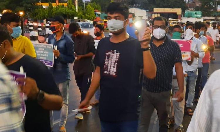 BPSC AE: रिजल्‍ट के बदले मिलीं पुलिस की लाठियां, अब छात्रों ने निकाला कैंडल मार्च