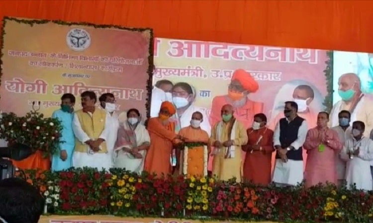 सीएम योगी ने किया उन्नाव में करोड़ों रुपये की योजनाओं का लोकार्पण