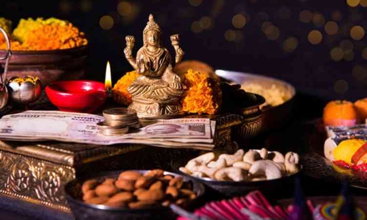 Dhanteras 2020: जानिए धनतेरस की पूजा विधि, महत्‍व और खरीददारी का शुभ मुहूर्त