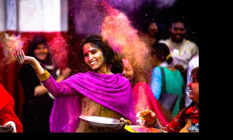 Holi 2021: जानिए होलिका दहन का शुभ मुहूर्त, पूजा विधि, होली की कथा