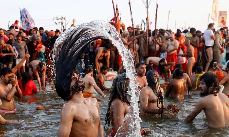 Maha Kumbh Mela 2021: कोरोना के बीच हरिद्वार में शुरू हुआ महाकुंभ 