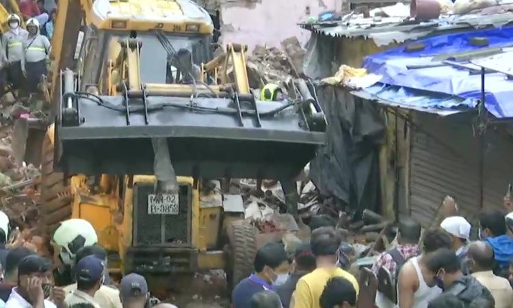 मुंबई में तबाही लेकर आया मानसून, इमारत गिरने से 8 बच्‍चों समेत 11 की मौत